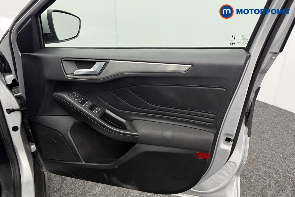 Ford Focus Titanium X Manual Petrol Hatchback - Stock Number (1596926) - 17th supplementary image