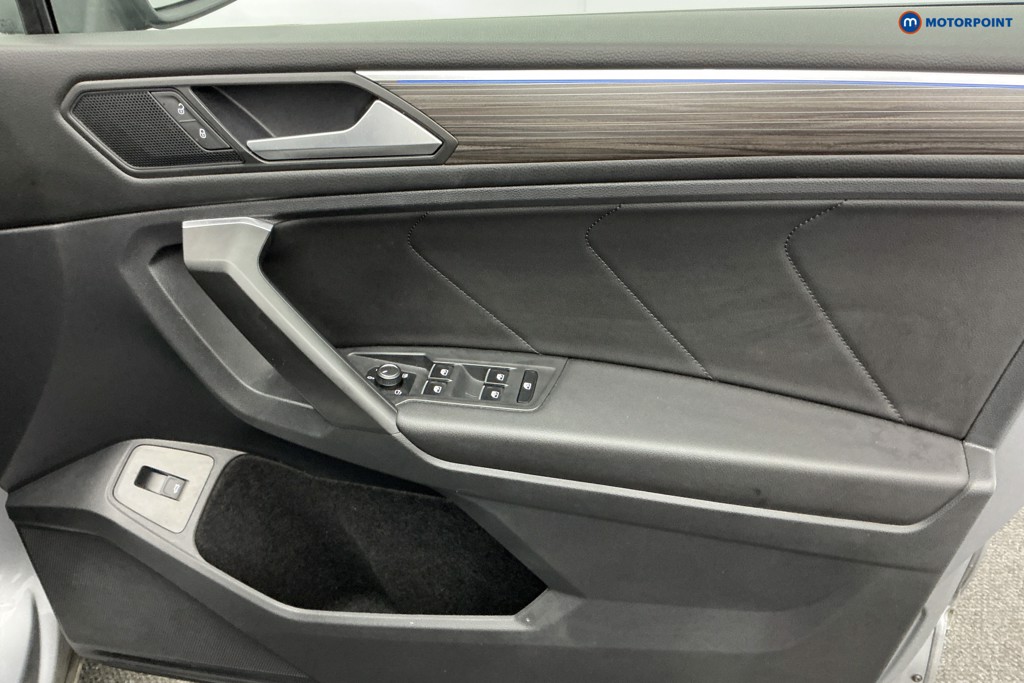 Volkswagen Tiguan Allspace Elegance Automatic Petrol SUV - Stock Number (1598236) - 23rd supplementary image