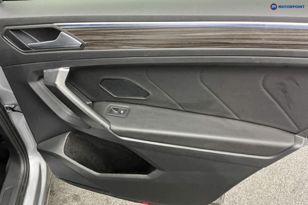Volkswagen Tiguan Allspace Elegance Automatic Petrol SUV - Stock Number (1598236) - 25th supplementary image