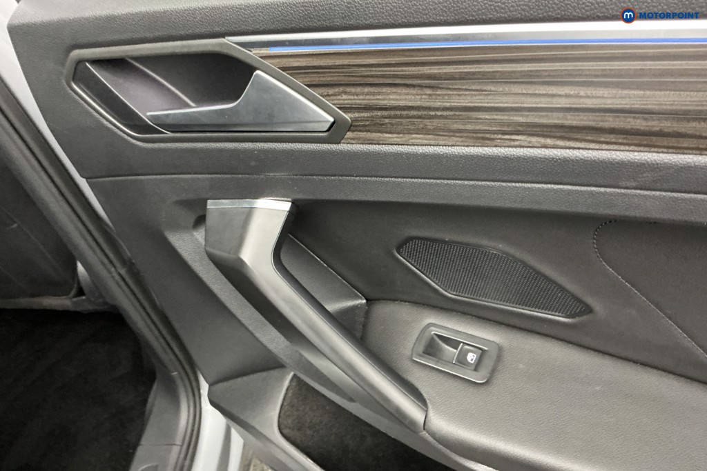Volkswagen Tiguan Allspace Elegance Automatic Petrol SUV - Stock Number (1598236) - 26th supplementary image