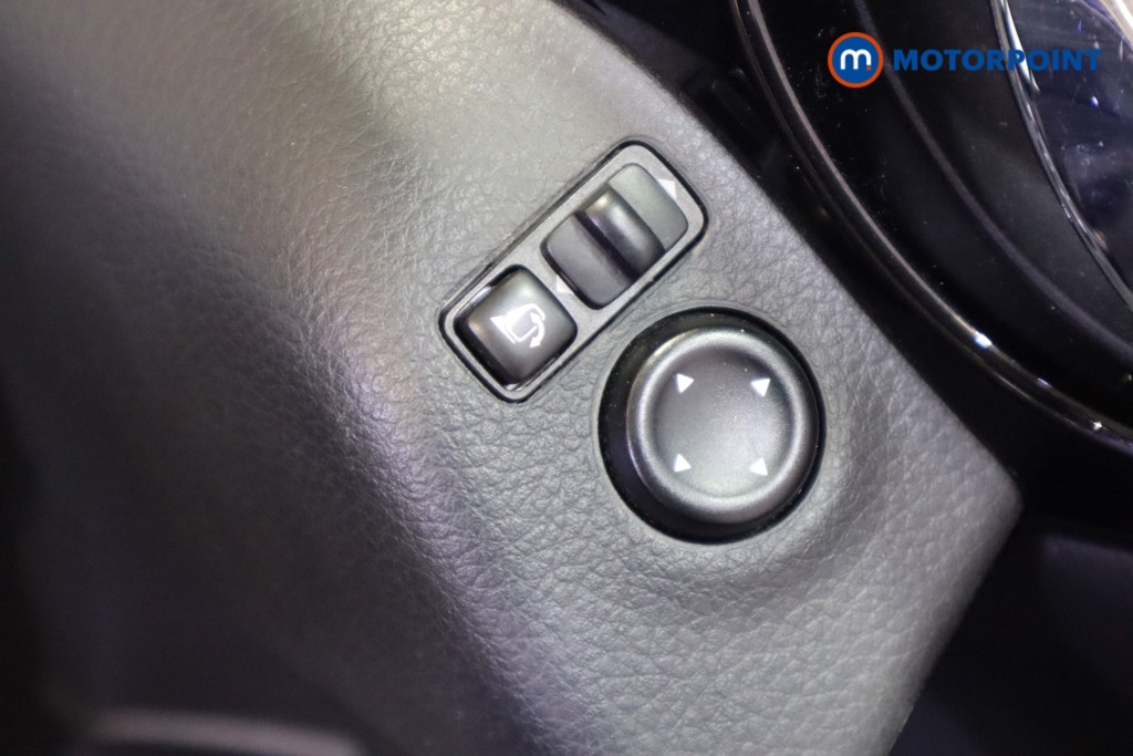 Nissan Qashqai Acenta Premium Manual Diesel SUV - Stock Number (1598895) - 12th supplementary image