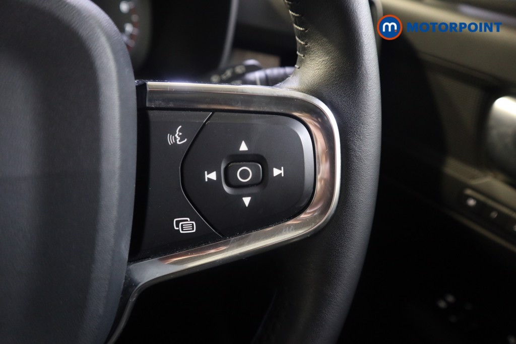 Volvo Xc40 Momentum Pro Manual Petrol SUV - Stock Number (1599241) - 4th supplementary image