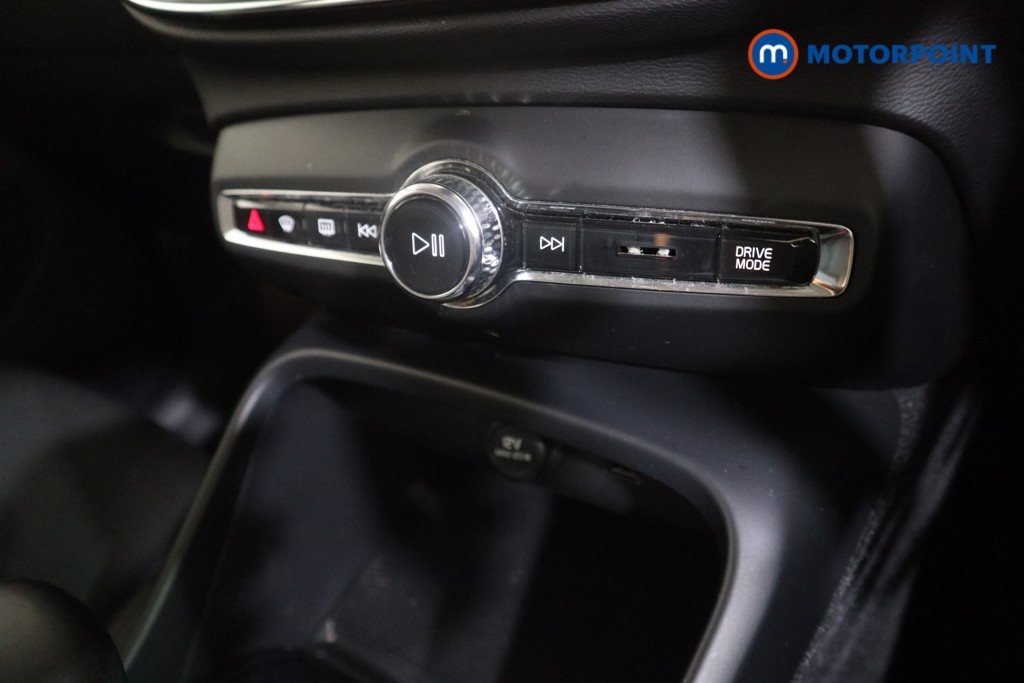Volvo Xc40 Momentum Pro Manual Petrol SUV - Stock Number (1599241) - 8th supplementary image