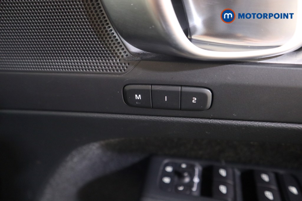 Volvo Xc40 Momentum Pro Manual Petrol SUV - Stock Number (1599241) - 11th supplementary image