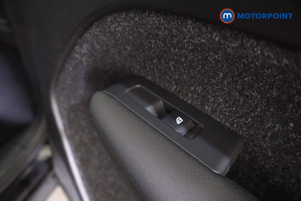 Volvo Xc40 Momentum Pro Manual Petrol SUV - Stock Number (1599241) - 16th supplementary image