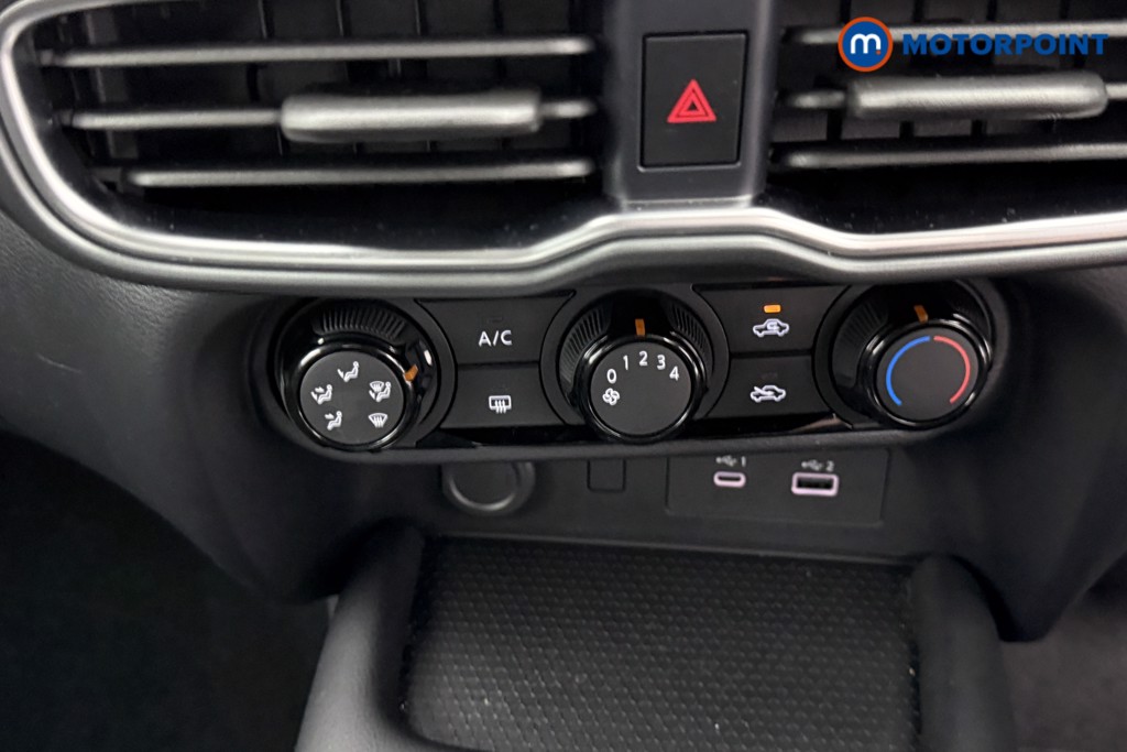 Nissan Juke Acenta Premium Automatic Petrol SUV - Stock Number (1599447) - 8th supplementary image