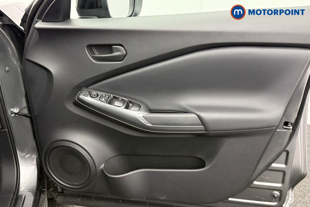 Nissan Juke Acenta Premium Automatic Petrol SUV - Stock Number (1599447) - 14th supplementary image