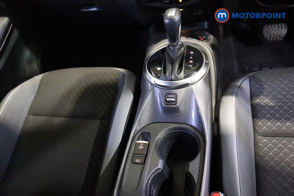 Nissan Juke N-Connecta Automatic Petrol SUV - Stock Number (1599453) - 7th supplementary image