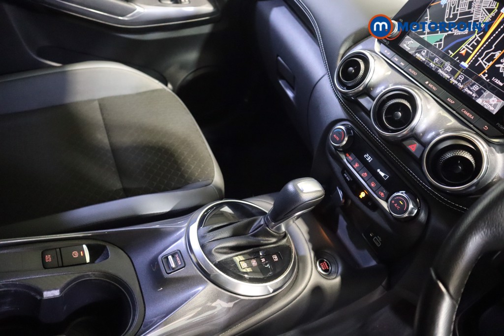 Nissan Juke N-Connecta Automatic Petrol SUV - Stock Number (1599453) - 8th supplementary image