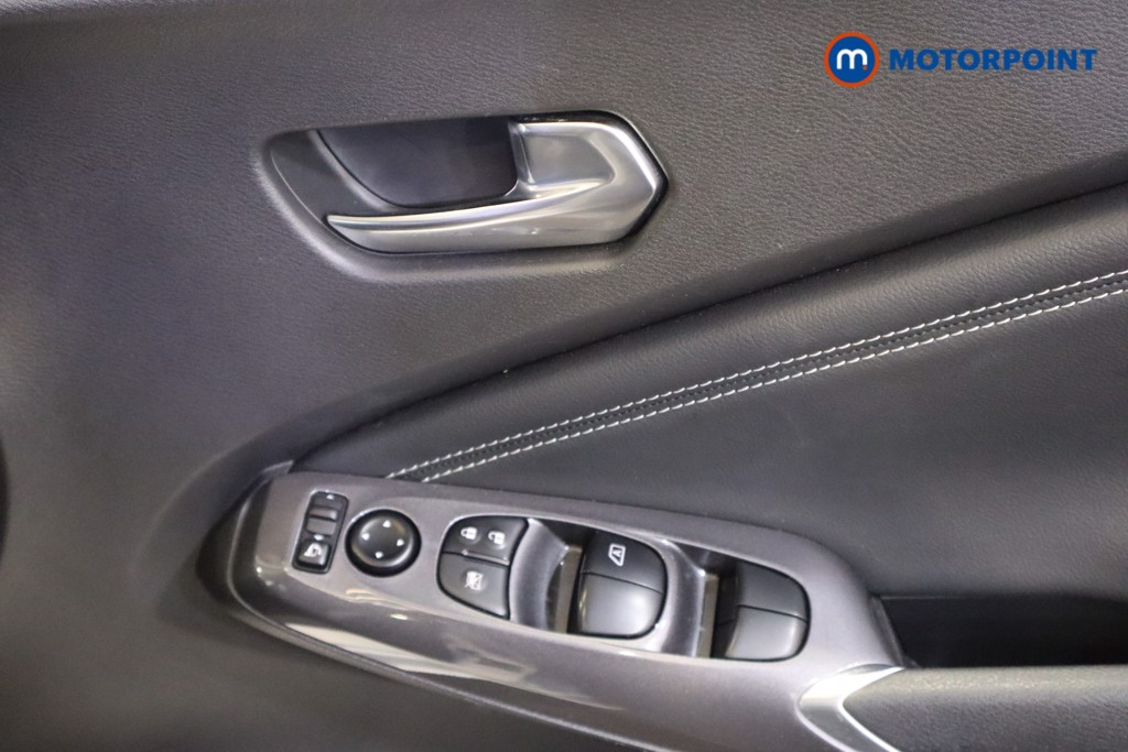 Nissan Juke N-Connecta Automatic Petrol SUV - Stock Number (1599453) - 11th supplementary image