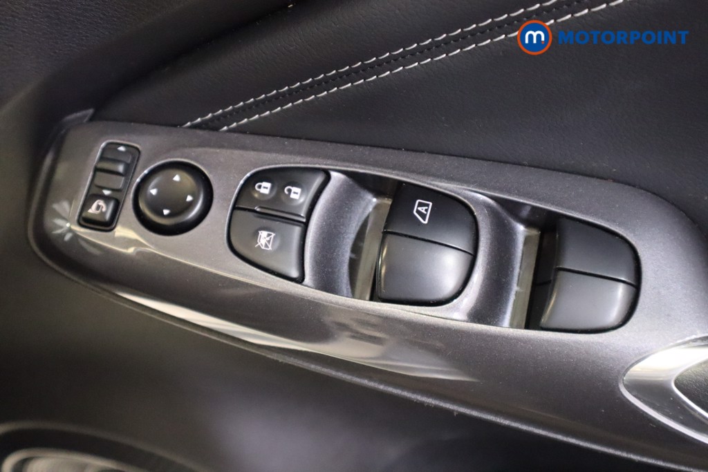 Nissan Juke N-Connecta Automatic Petrol SUV - Stock Number (1599453) - 12th supplementary image