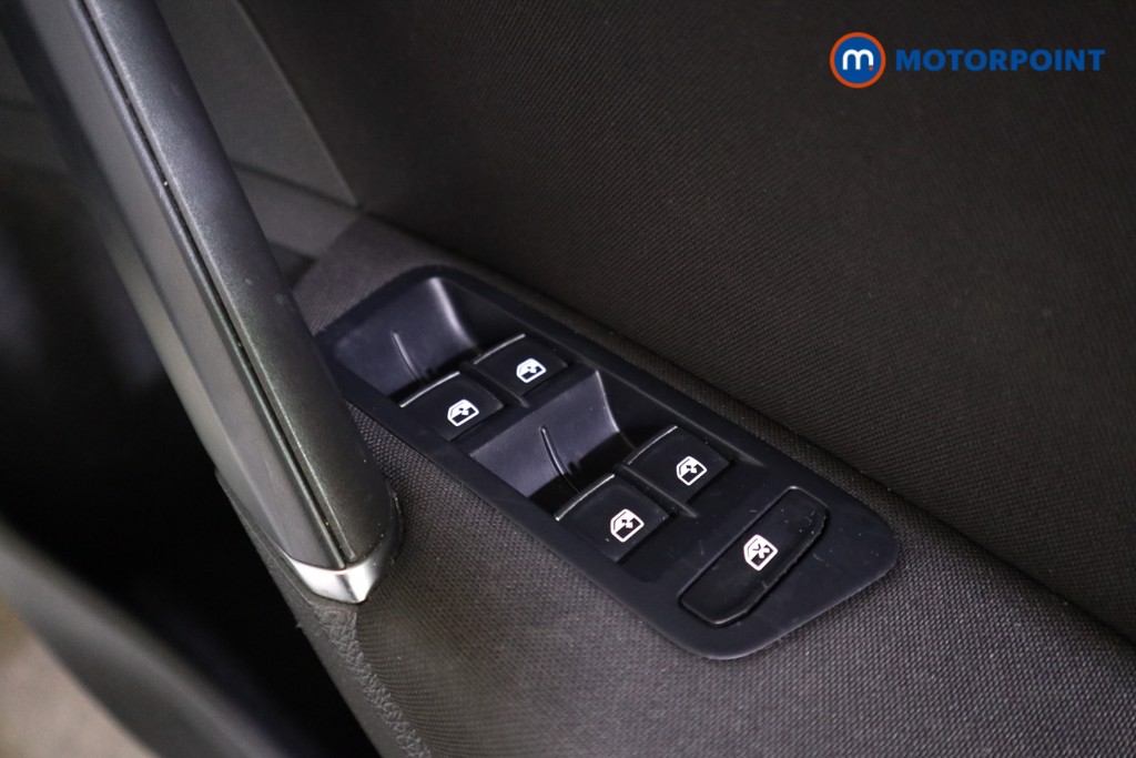 Volkswagen Golf R-Line Automatic Diesel Hatchback - Stock Number (1600378) - 12th supplementary image