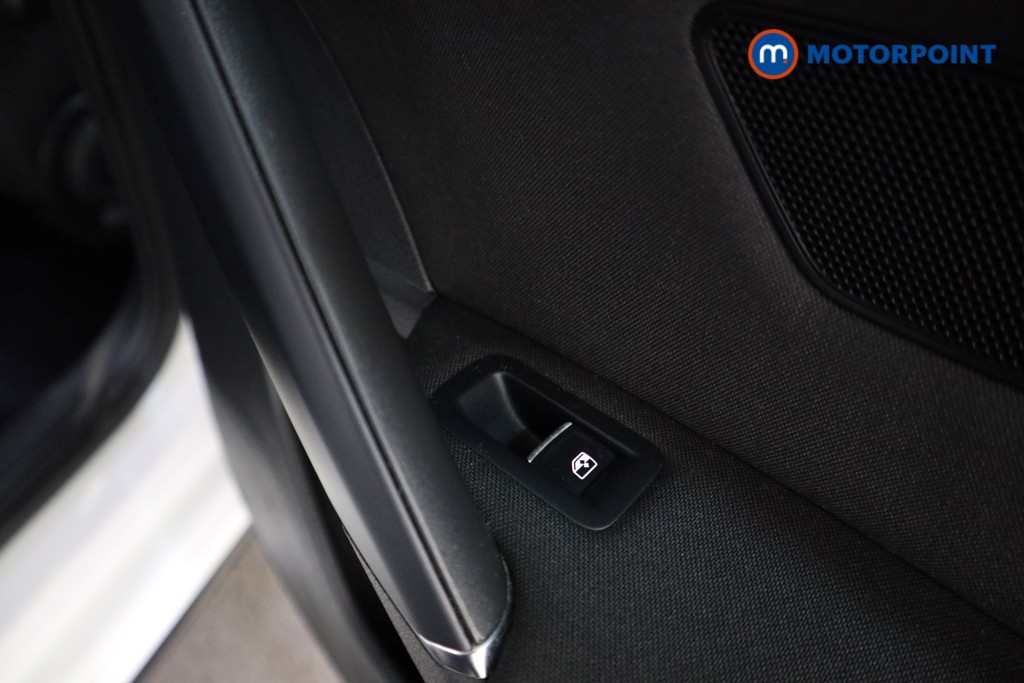 Volkswagen Golf R-Line Automatic Diesel Hatchback - Stock Number (1600378) - 17th supplementary image