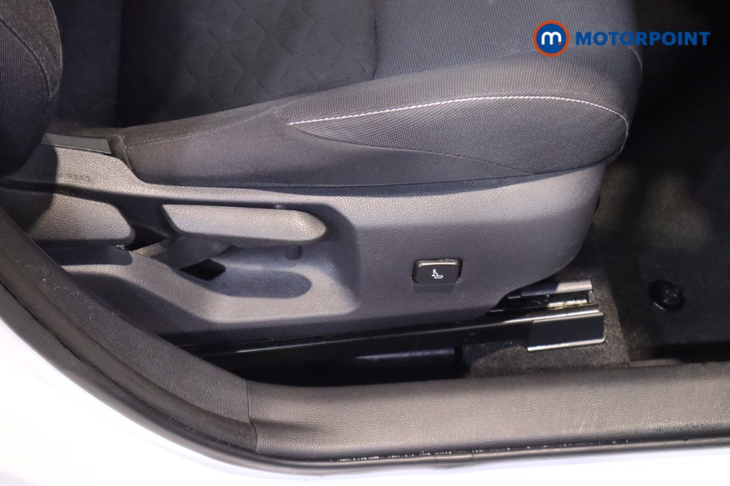 Toyota Corolla Icon Tech Automatic Petrol-Electric Hybrid Estate - Stock Number (1601100) - 16th supplementary image