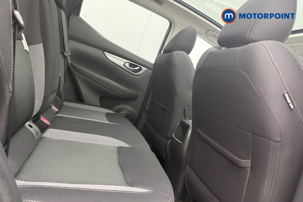 Nissan Qashqai N-Connecta Manual Petrol SUV - Stock Number (1580644) - 9th supplementary image