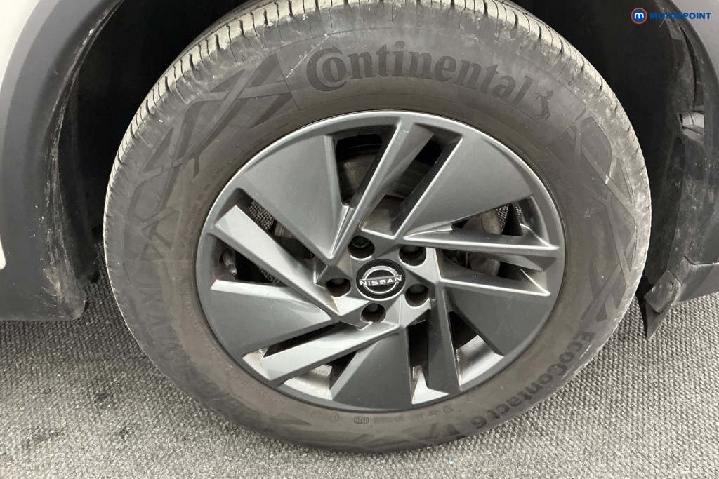 Nissan Qashqai Acenta Premium Manual Petrol SUV - Stock Number (1588143) - 32nd supplementary image