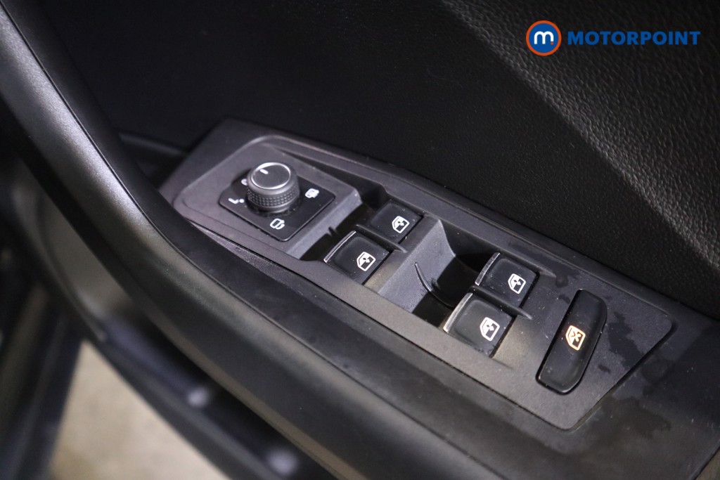 Volkswagen T-Roc R-Line Manual Petrol SUV - Stock Number (1599237) - 14th supplementary image