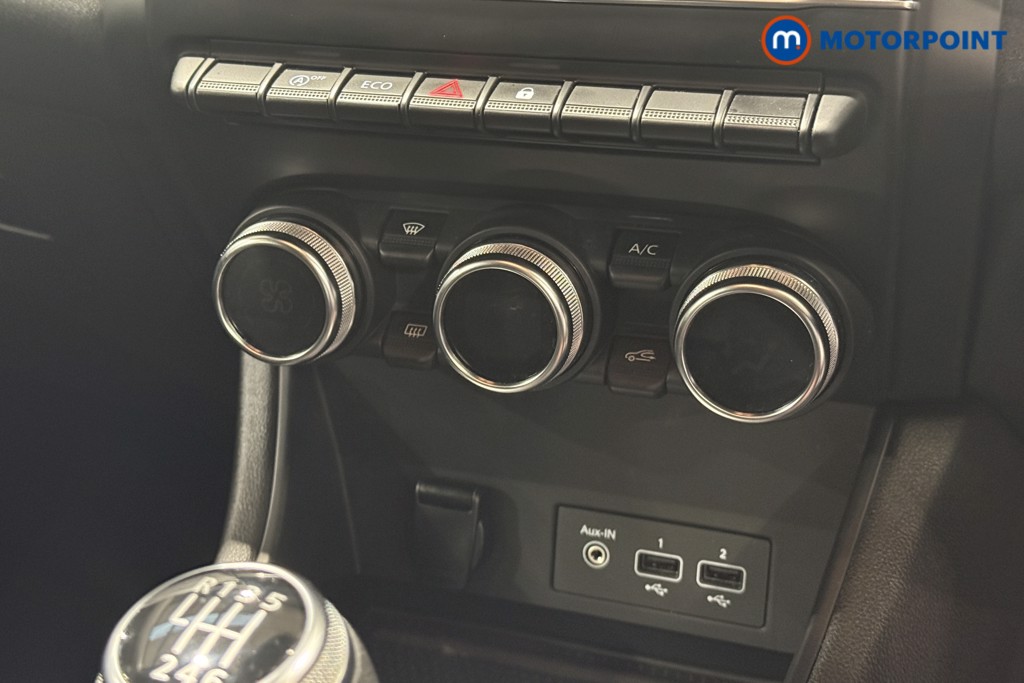 Renault Captur Iconic Manual Petrol SUV - Stock Number (1599963) - 12th supplementary image