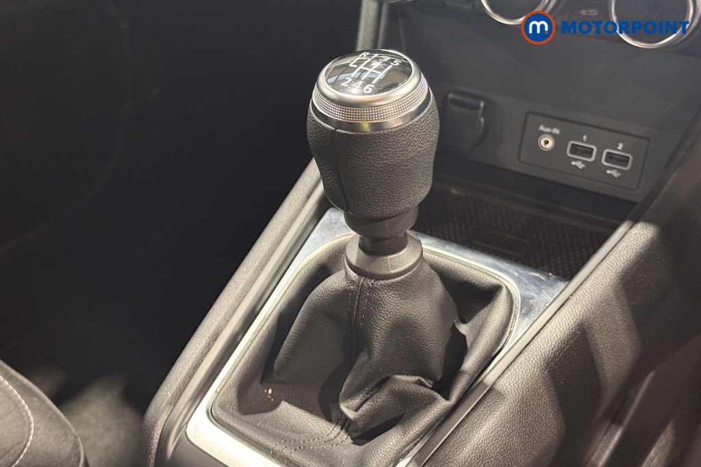 Renault Captur Iconic Manual Petrol SUV - Stock Number (1599963) - 13th supplementary image