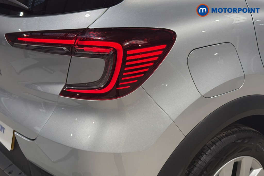 Renault Captur Iconic Manual Petrol SUV - Stock Number (1599963) - 32nd supplementary image