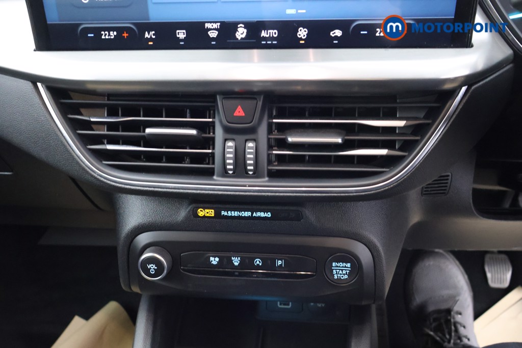 Ford Focus Titanium Manual Petrol Hatchback - Stock Number (1600639) - 9th supplementary image