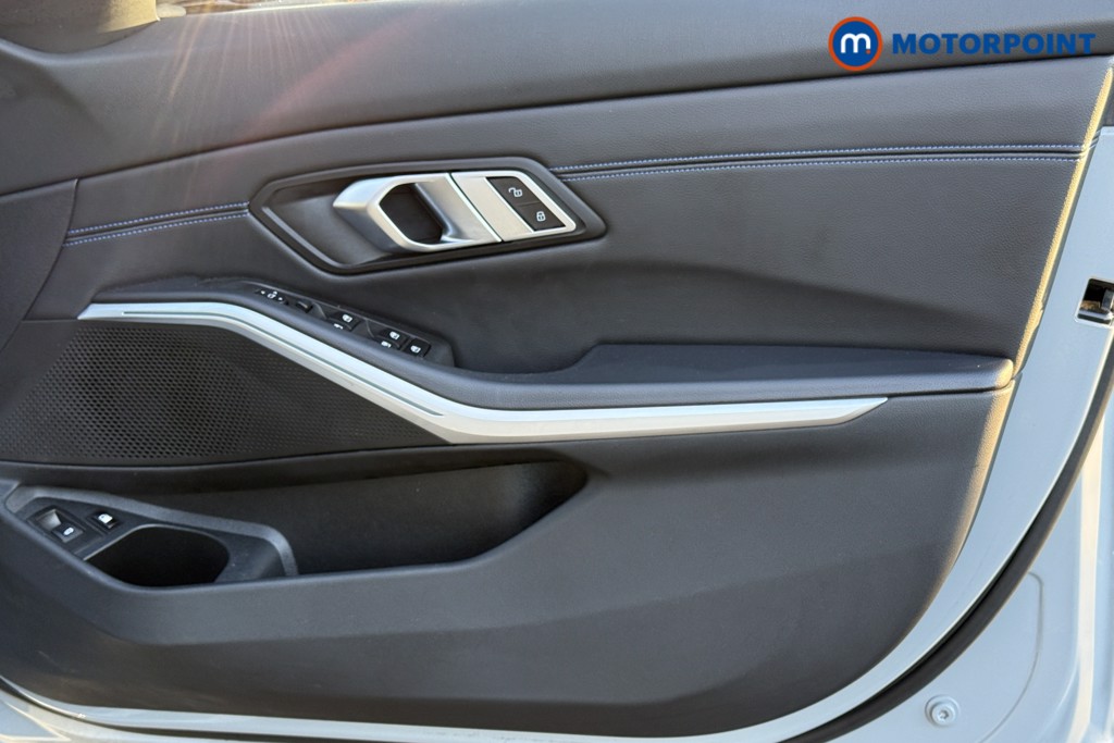 BMW 3 Series M Sport Automatic Petrol Plug-In Hybrid Estate - Stock Number (1602164) - 12th supplementary image