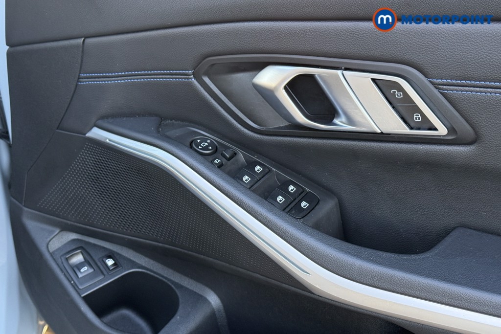 BMW 3 Series M Sport Automatic Petrol Plug-In Hybrid Estate - Stock Number (1602164) - 13th supplementary image