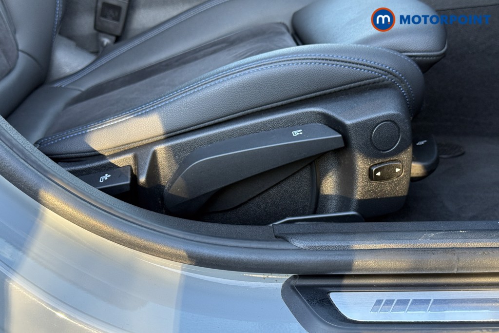 BMW 3 Series M Sport Automatic Petrol Plug-In Hybrid Estate - Stock Number (1602164) - 21st supplementary image