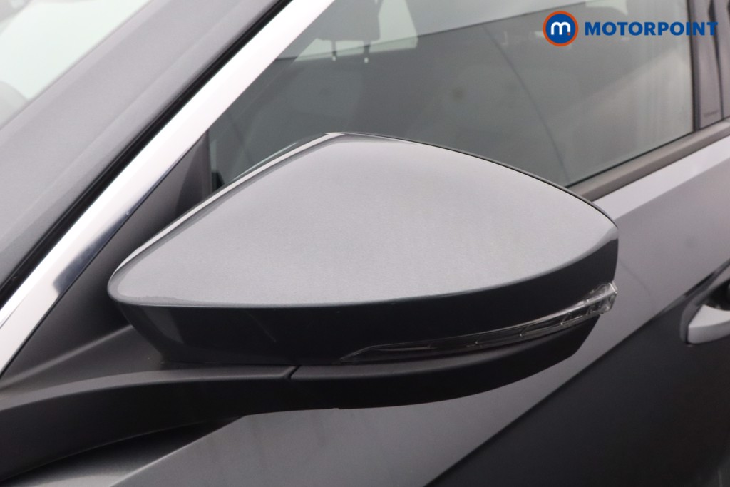 Volkswagen T-Roc R-Line Automatic Petrol SUV - Stock Number (1596989) - 33rd supplementary image