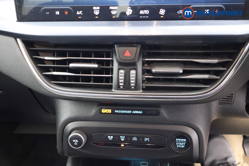 Ford Focus Active Manual Petrol Hatchback - Stock Number (1597338) - 9th supplementary image