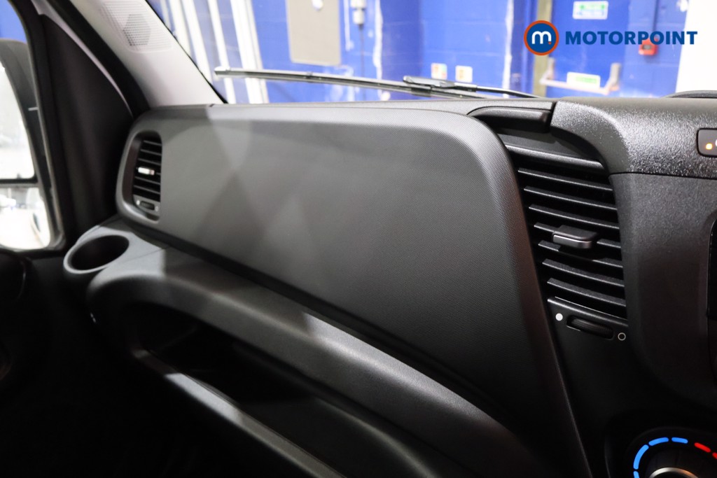 Iveco Daily Business Manual Diesel High Volume-High Roof Van - Stock Number (1597470) - 8th supplementary image