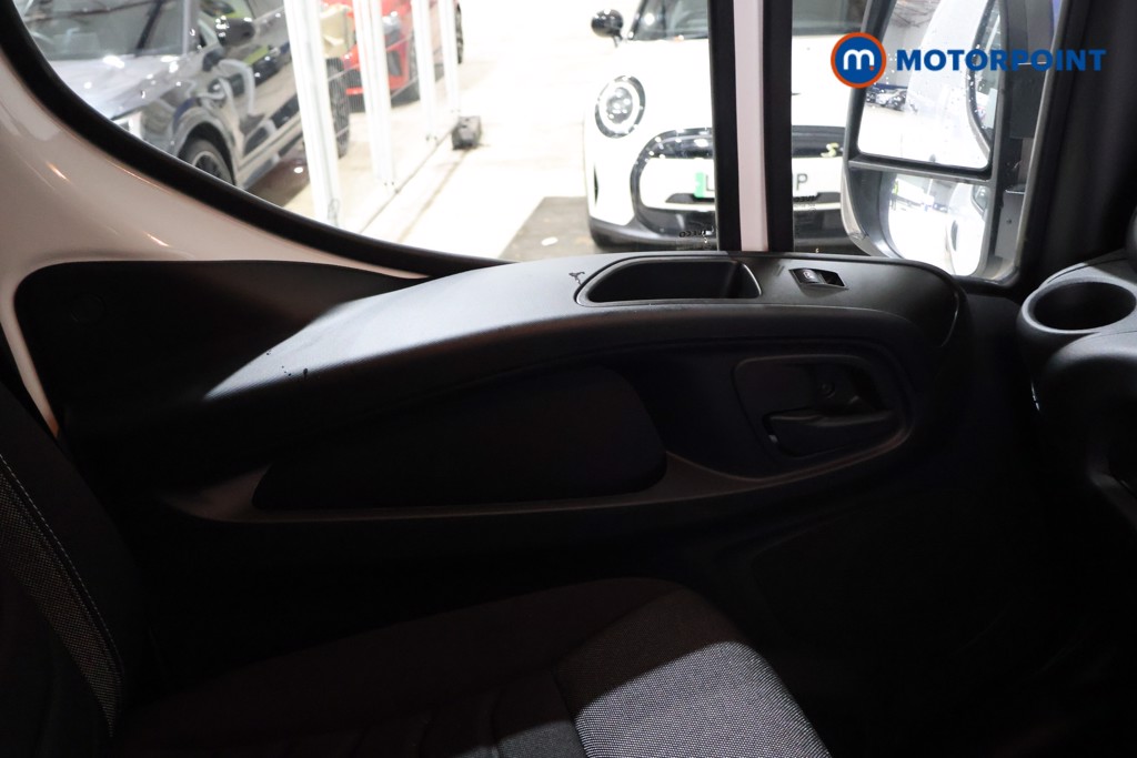 Iveco Daily Business Manual Diesel High Volume-High Roof Van - Stock Number (1597470) - 9th supplementary image