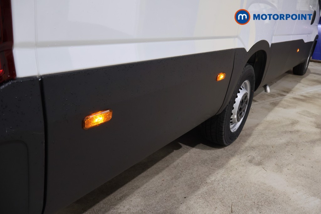 Iveco Daily Business Manual Diesel High Volume-High Roof Van - Stock Number (1597470) - 25th supplementary image