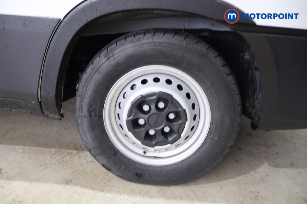 Iveco Daily Business Manual Diesel High Volume-High Roof Van - Stock Number (1597470) - 27th supplementary image