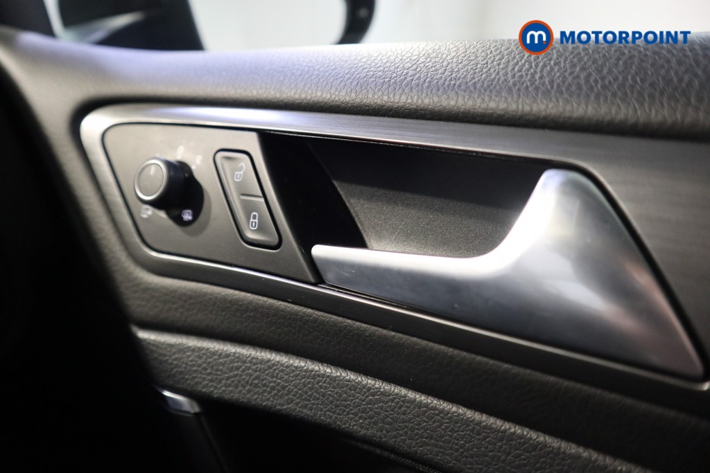 Volkswagen Golf SE Manual Petrol Hatchback - Stock Number (1598182) - 5th supplementary image