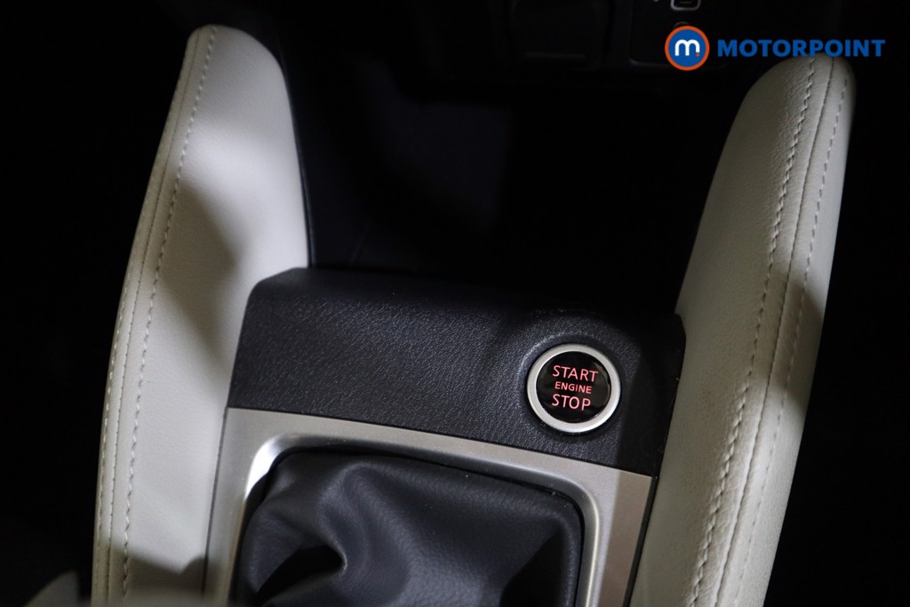 Nissan Micra Tekna Manual Petrol Hatchback - Stock Number (1598609) - 8th supplementary image