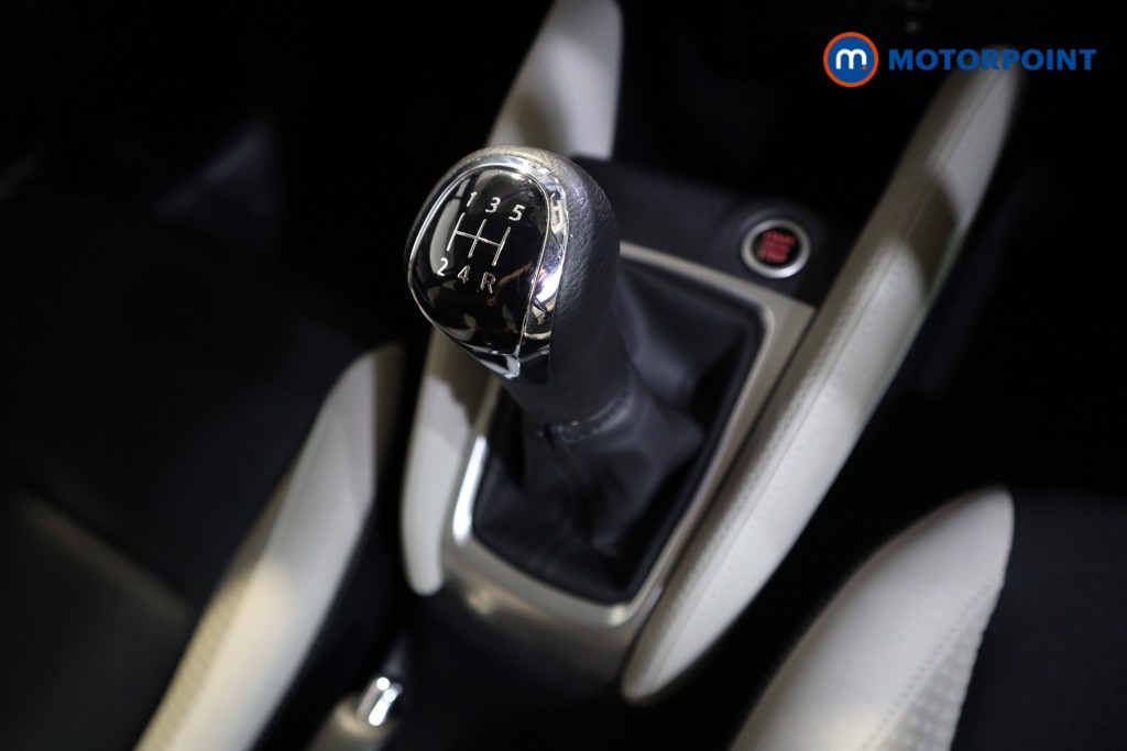 Nissan Micra Tekna Manual Petrol Hatchback - Stock Number (1598609) - 9th supplementary image