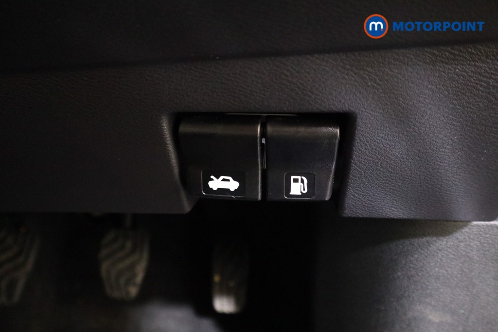 Nissan Micra Tekna Manual Petrol Hatchback - Stock Number (1598609) - 11th supplementary image