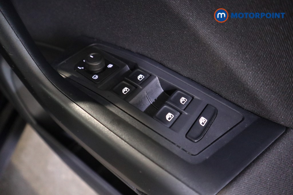 Volkswagen T-Roc Life Manual Petrol SUV - Stock Number (1598762) - 12th supplementary image