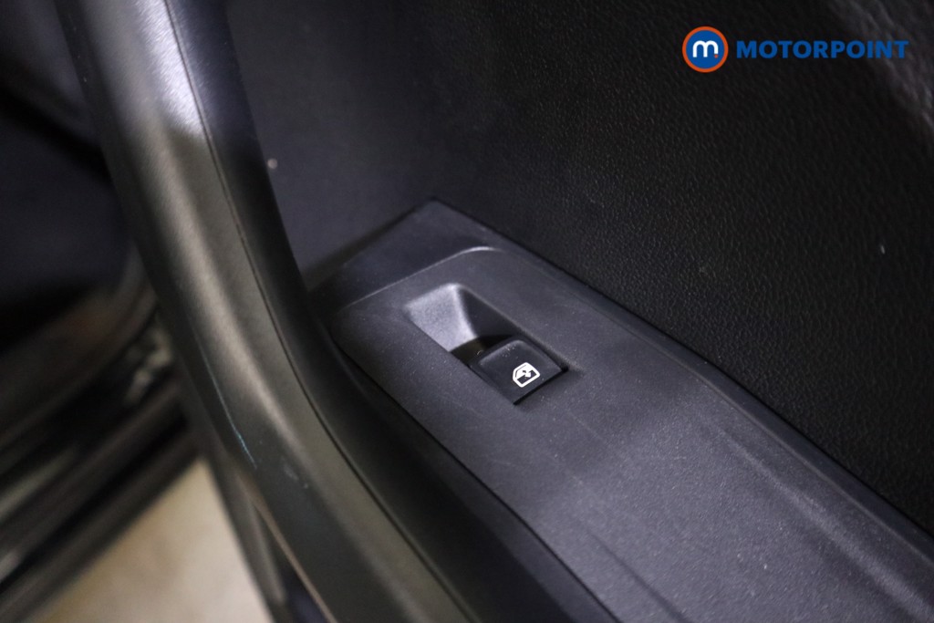 Volkswagen T-Roc Life Manual Petrol SUV - Stock Number (1598762) - 17th supplementary image