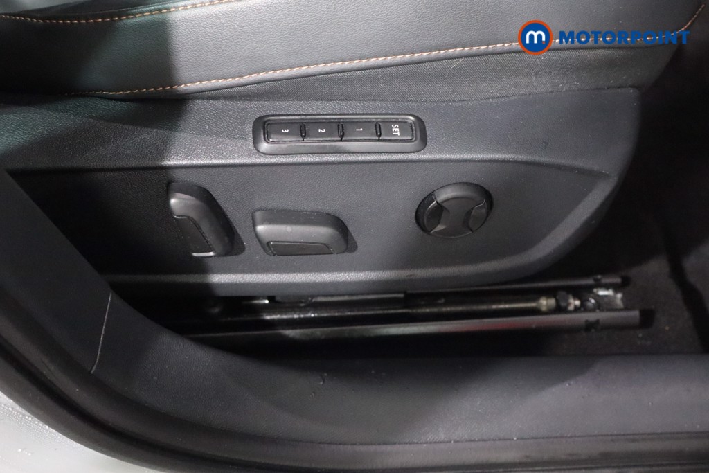 Cupra Formentor V2 Automatic Petrol Plug-In Hybrid SUV - Stock Number (1601980) - 23rd supplementary image