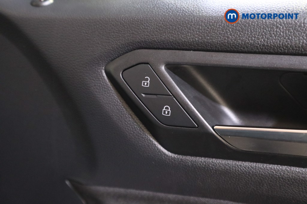 Volkswagen T-Roc Life Manual Petrol SUV - Stock Number (1602126) - 11th supplementary image