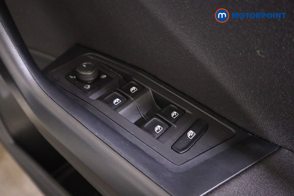 Volkswagen T-Roc Life Manual Petrol SUV - Stock Number (1602126) - 12th supplementary image