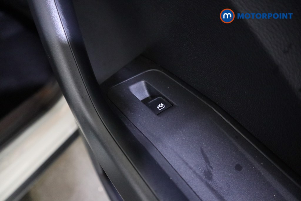 Volkswagen T-Roc Life Manual Petrol SUV - Stock Number (1602126) - 17th supplementary image