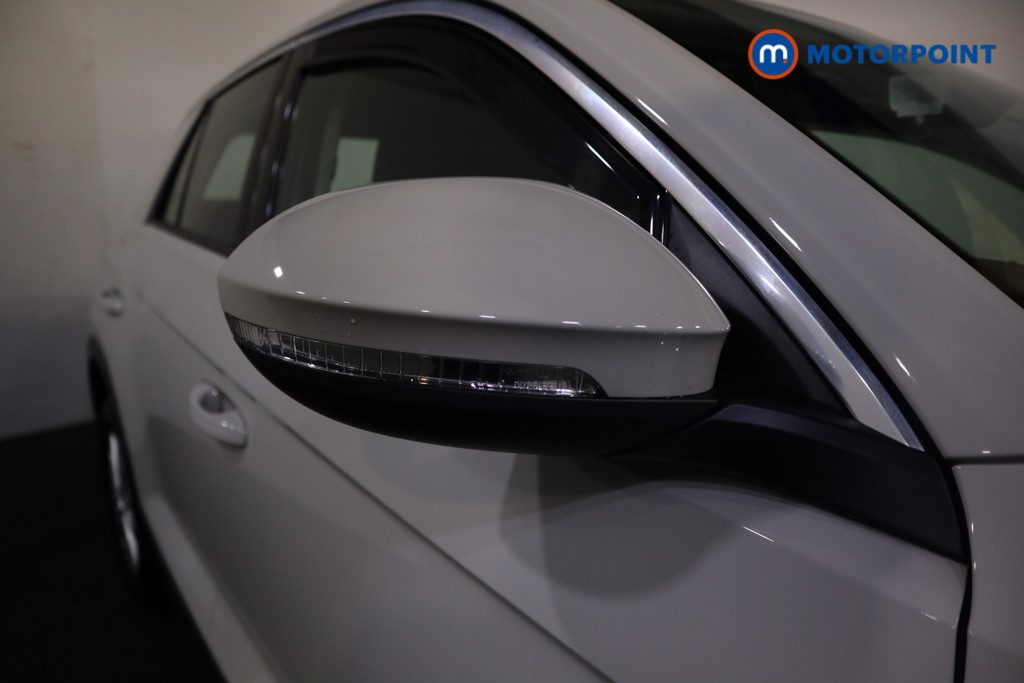 Volkswagen T-Roc Life Manual Petrol SUV - Stock Number (1602126) - 28th supplementary image