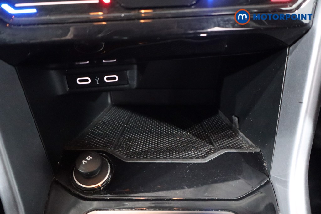 Volkswagen T-Roc Life Manual Petrol SUV - Stock Number (1602196) - 14th supplementary image