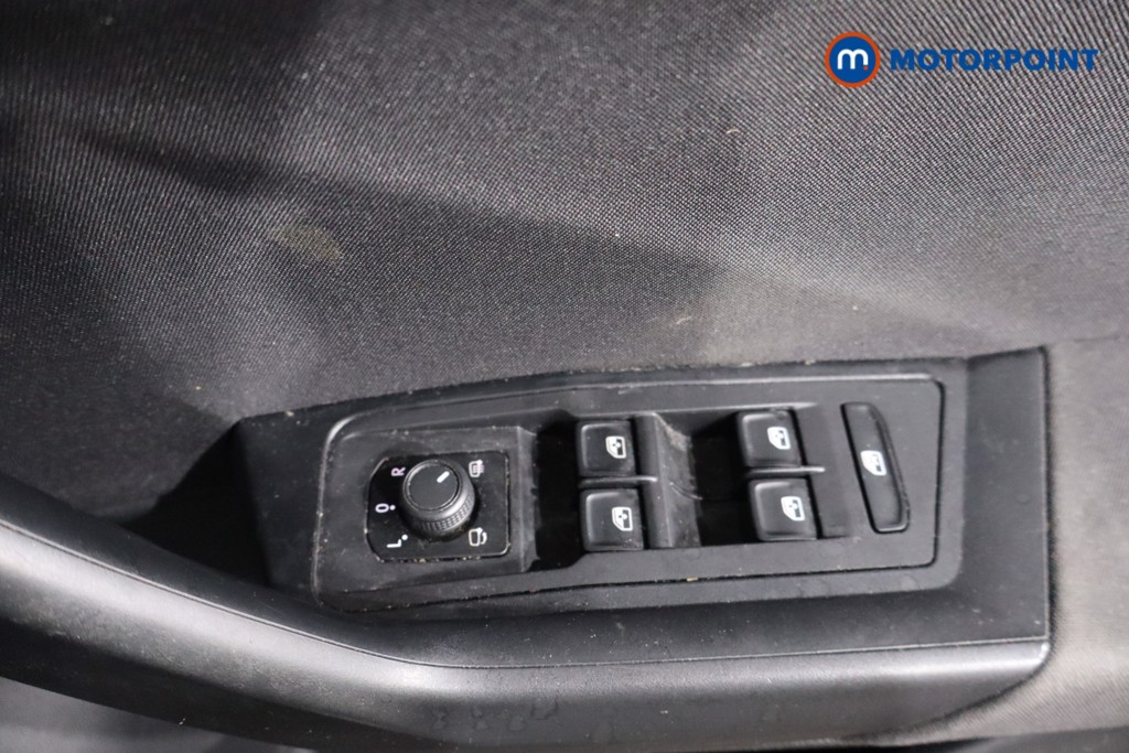 Volkswagen T-Roc Life Manual Petrol SUV - Stock Number (1602196) - 18th supplementary image