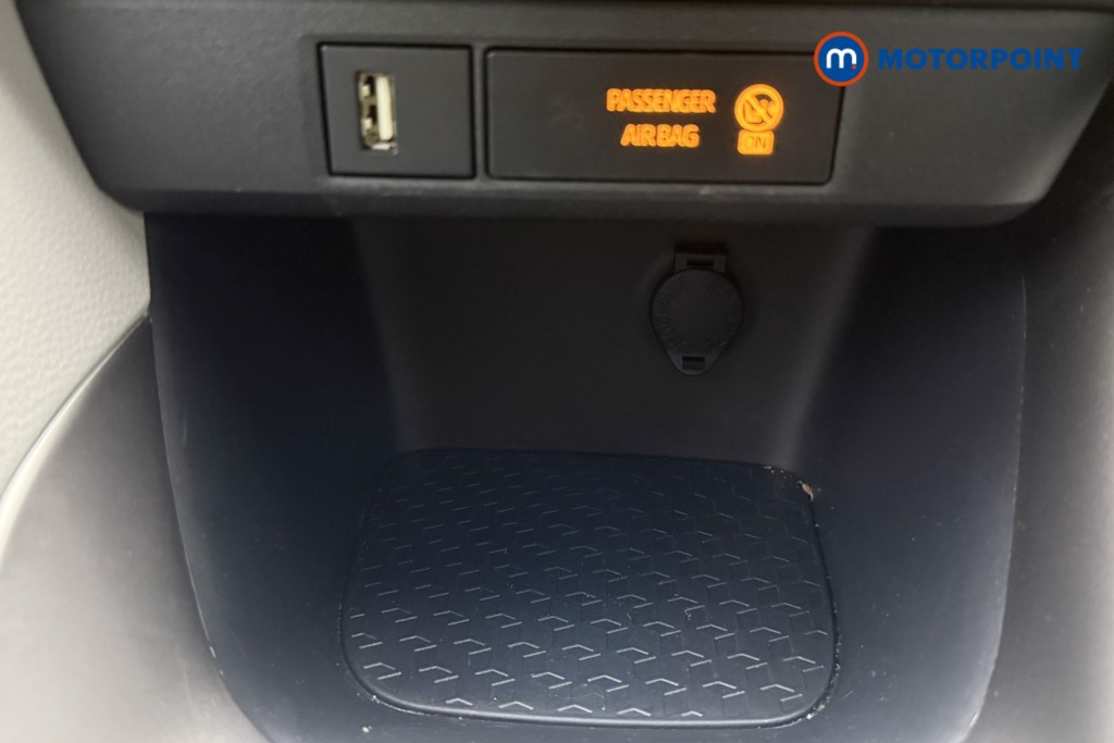 Toyota Yaris Excel Automatic Petrol-Electric Hybrid Hatchback - Stock Number (1586558) - 14th supplementary image