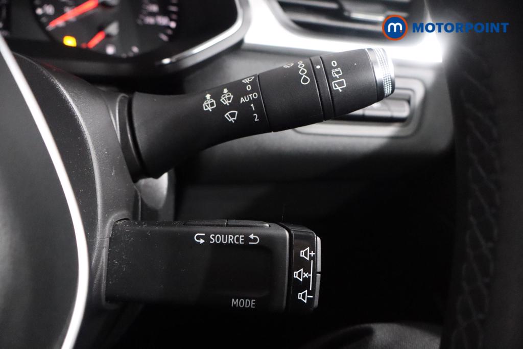 Renault Captur Iconic Manual Petrol SUV - Stock Number (1591549) - 8th supplementary image