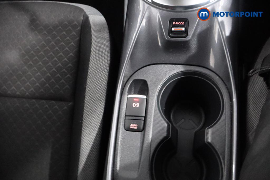 Nissan Juke N-Connecta Manual Petrol SUV - Stock Number (1598129) - 4th supplementary image